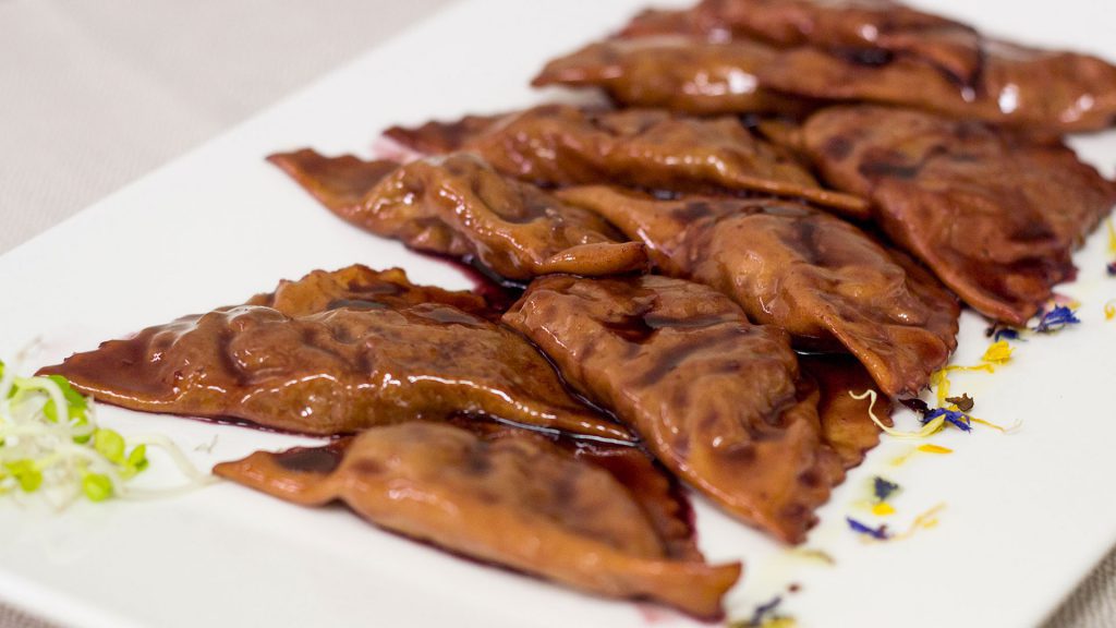 ristorante tradizionale nero balsamico modena ravioli salsiccia
