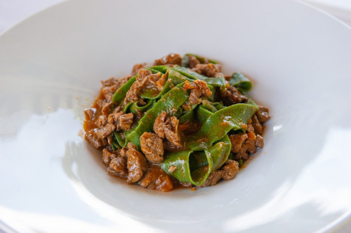 Ricetta delle Tagliatelle Verdi al Ragù di solo manzo al Ristorante Nero Balsamico