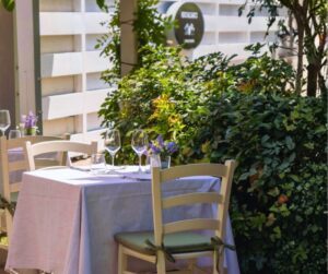 ristorante tradizionale nero balsamico modena ristorante tradizionale nero balsamico modena dettaglio giardino